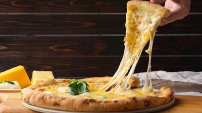 Cheddar Peynirli Pizza Tarifi