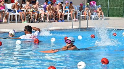 Çiğli Belediyesi’nden yüzme şenliği ve madalya merasimi