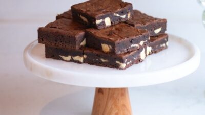 Çikolata Tutkunlarına: Beyaz Çikolatalı Brownie Tarifi