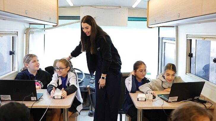 Deniztemizturmepa Mavi Nefes Eğitim Otobüsü Ayvalık’ta