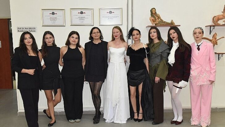 Ege’de edebiyat ve moda tıpkı sahneyi paylaştı