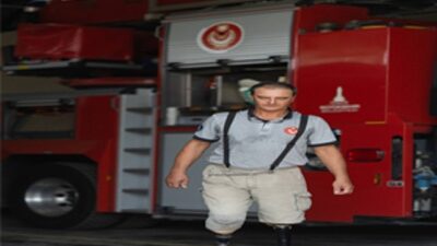Engelli itfaiyeci çok sevdiği mesleğinden hiç kopmadı