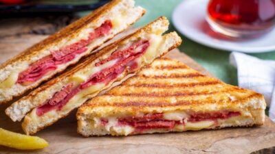 Ev Yapımı Nefis Karışık Tost Tarifi