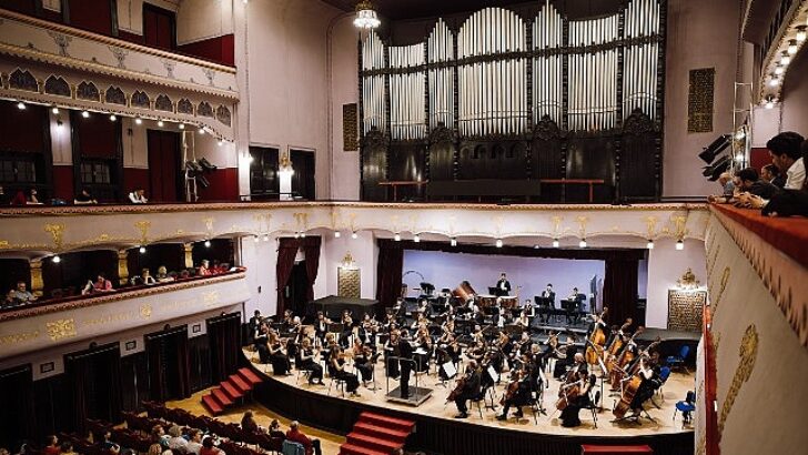 George Enescu Şenliği’ne davet edilen birinci Türk orkestrası İDSO alkışlarla yurda döndü