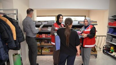 Gereksinim sahibi öğrencilere kırtasiye yardımı