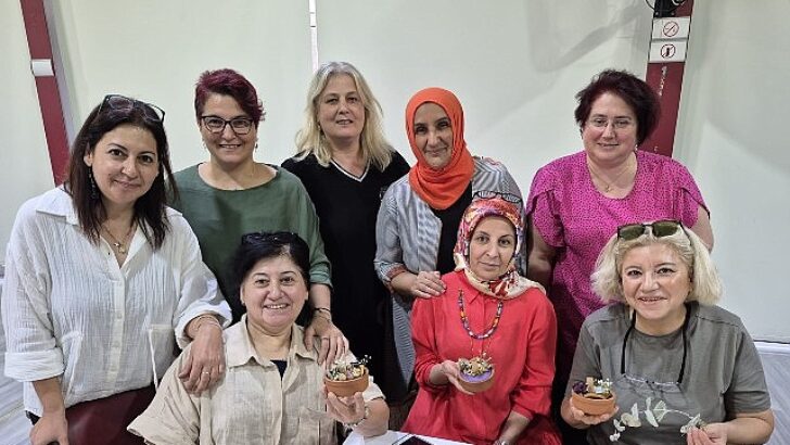 Gölcük’te Bayanlar Kendi Mumlarını Tasarladı
