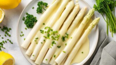 Hollandaise Soslu Kuşkonmaz Tarifi