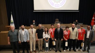 İnegöl’ün Başarılı Gençleri Mecliste Onure Edildi