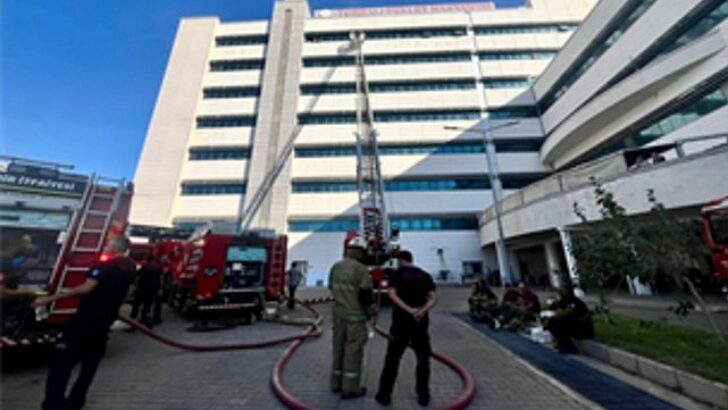 İzmir İtfaiyesi Torbalı’daki hastane yangınına müdahale etti