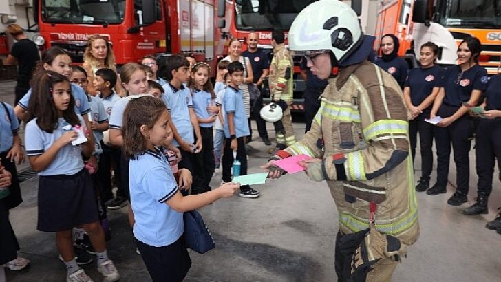 İzmir’de ateş savaşçıları öğrencilerle buluştu