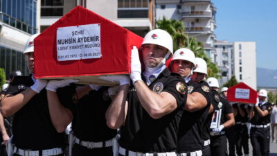 İzmir’de şehit olan polisler son seyahatine uğurlandı!