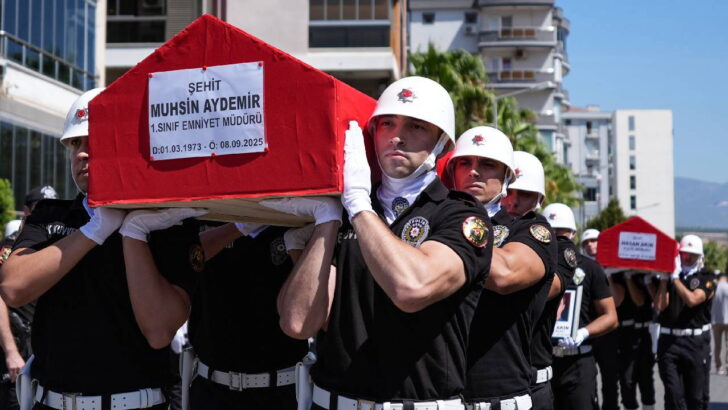İzmir’de şehit olan polisler son seyahatine uğurlandı!