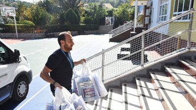 Kadıköy Belediyesi’nden İlkokul Öğrencilerine Kırtasiye Dayanağı