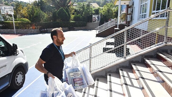 Kadıköy Belediyesi’nden İlkokul Öğrencilerine Kırtasiye Dayanağı