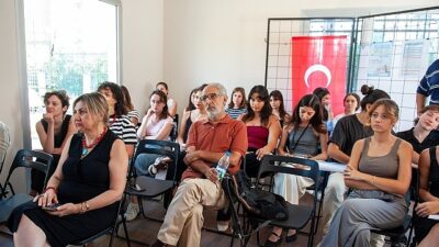 Karşıyaka’da genç tasarımcıların yapıtları Galeri Alt’ta sergileniyor