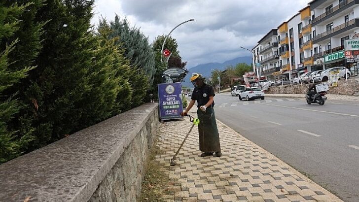Kartepe’de Parklarda Ağır Çalışma
