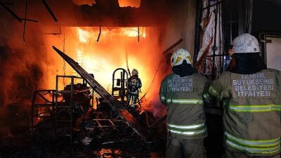 Kemalpaşa’da sanayi sitesinde çıkan yangın denetim altına alındı