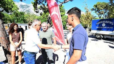 Kemer’de kıyı paklığı yapıldı