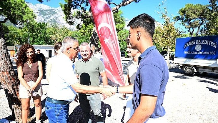 Kemer’de kıyı paklığı yapıldı