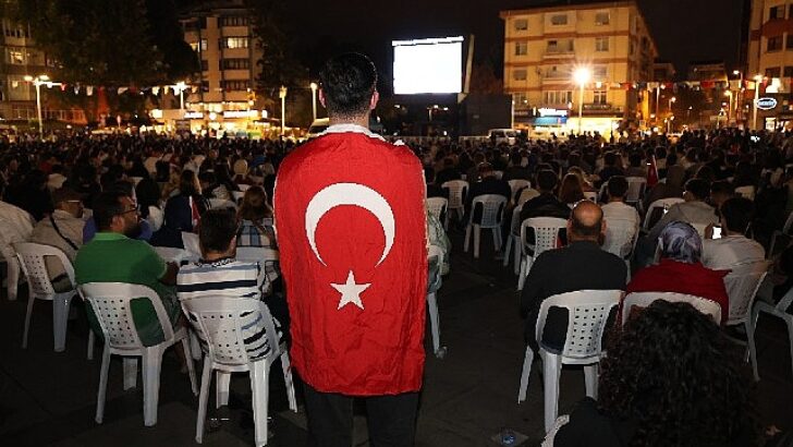 Kent Meydanı, 12 Dev Adam’ın final heyecanına sahne oldu