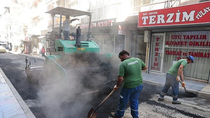 Konak’ta asfalt seferberliği devam ediyor