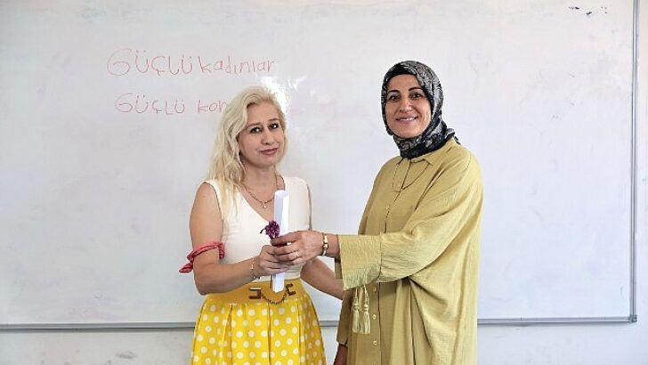 Konak’ta okur-yazar bayanların gurur günü