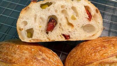 Kuru Domatesli Zeytinli Ekmek Tarifi