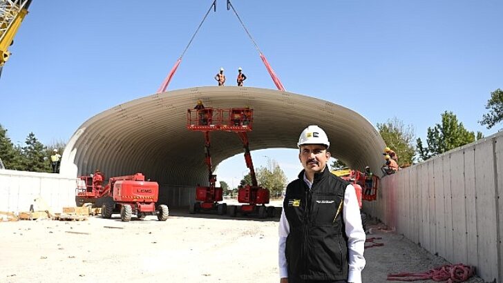 Lider Altay Türkiye’de Birinci Kere Denenen Teknikle İnşaatı Süren Köprülü Kavşağın Trafiği Rahatlatacağını Açıkladı