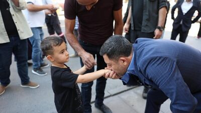 Lider Arı’dan Şenlik Kapsamında Kabak Çekirdeği Armağanı