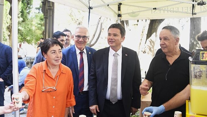 Lider Aydın Muradiye’de vatandaşlarla bir ortaya geldi