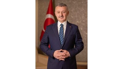 Lider Büyükakın okula yeni başlayan miniklere muvaffakiyetler diledi