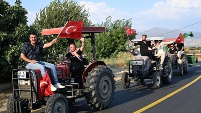 Lider Dutlulu Ilgın Mahallesi’nde Traktör Konvoyu ile Karşılandı