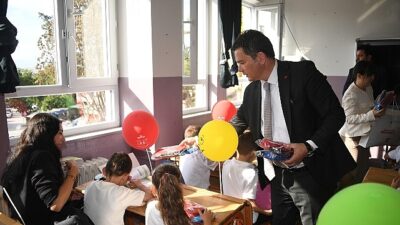 Lider Erkan Aydın’dan öğrencilere birinci ders sürprizi