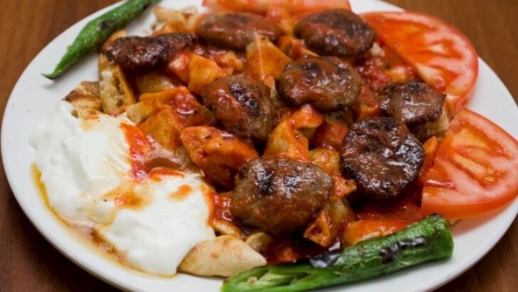 Lokanta Usulü Pideli Köfte Tarifi