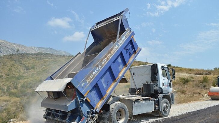 Manavgat’ta küme yolları asfaltlanıyor