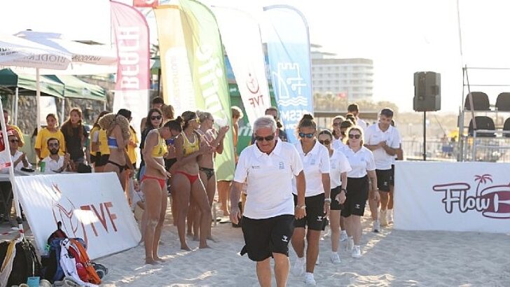 Memleketler arası plaj voleybolunun kalbi Çeşme’de attı