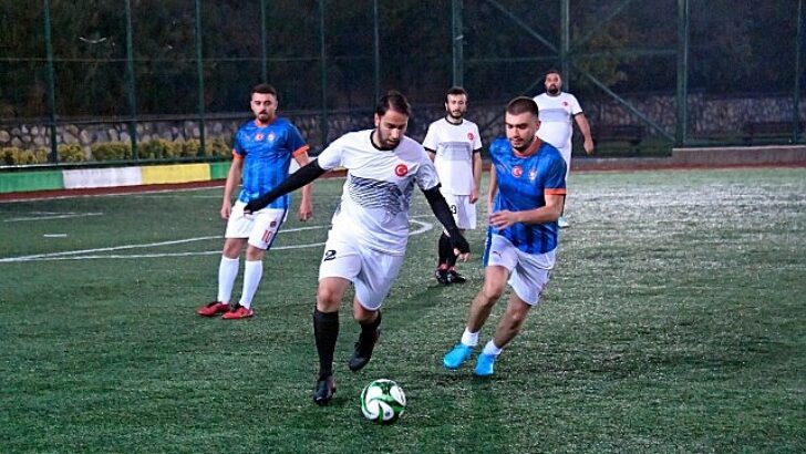 Osmangazi’de Klâsik Halı Saha Turnuvası Başladı