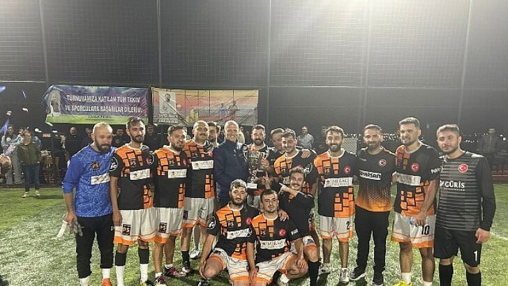 Parsan Futbol Kadrosu şampiyon oldu