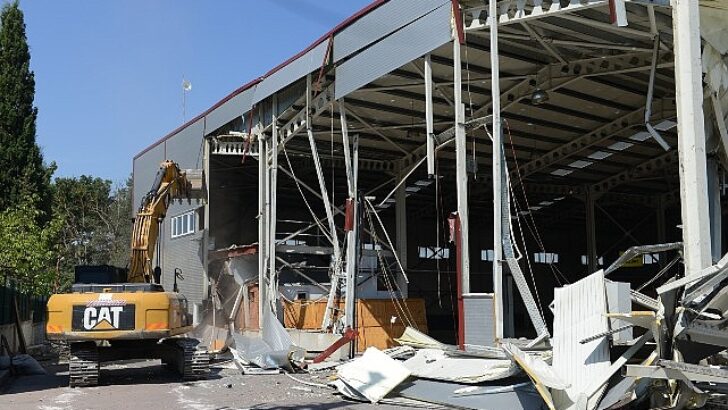 Tahtalı Mahallesi’nde 3 kaçak yapı yıkıldı