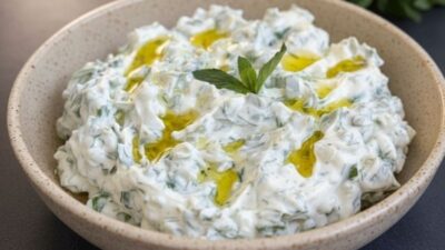 Yoğurtlu Roka Salatası Tarifi