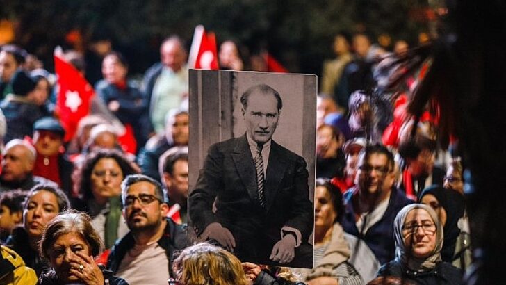 29 Ekim Cumhuriyet Bayramı, 102. yılında Burhaniye’de birinci günkü coşku ile kutlanacak.