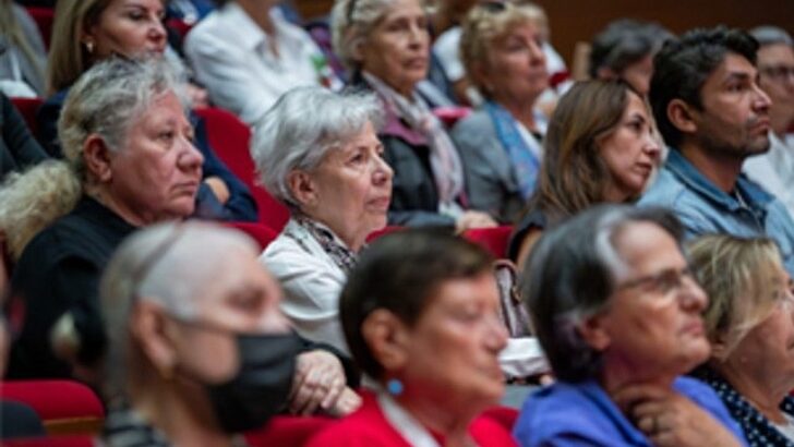 4. Memleketler arası 13. Ulusal İzmir İleri Yaş Sempozyumu başladı