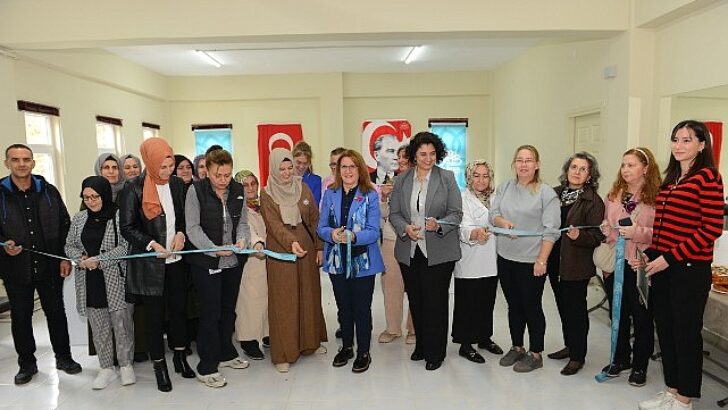 Ahmet Yesevi Mahallesi Bayan Dayanışma ve Yardımlaşma Derneği yeni merkezinde