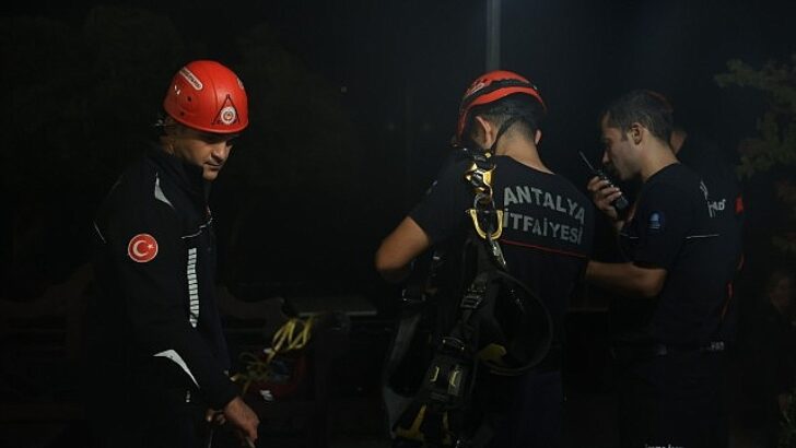 Antalya İtfaiyesi’nden nefes kesen kurtarma operasyonuna dayanak
