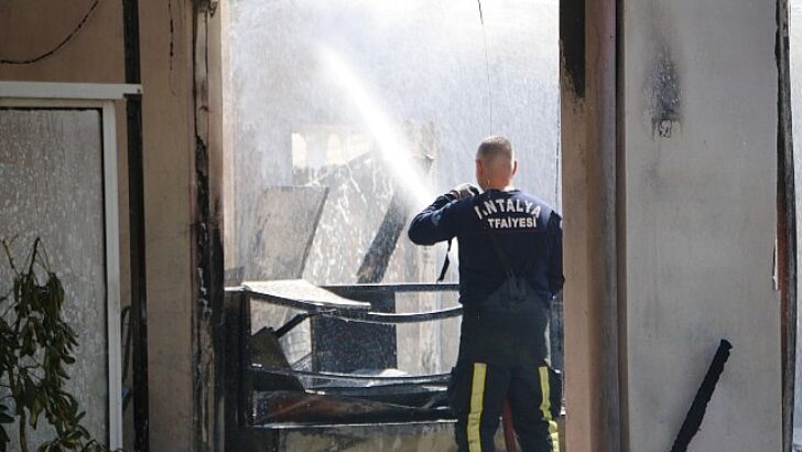 Antalya İtfaiyesinin süratli müdahalesi felaketi önledi