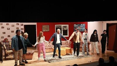 ‘Babam Geri Döndü’ Keçiören’de tiyatroseverlerle buluştu