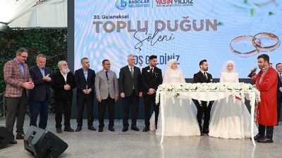 Bağcılar’da 8 çift, Ticaret Bakanı Ömer Bolat’ın şahitliğinde evlendi