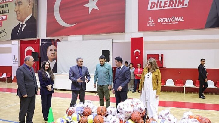 Bayraklı’daki Okullara Spor Gereci Dayanağı