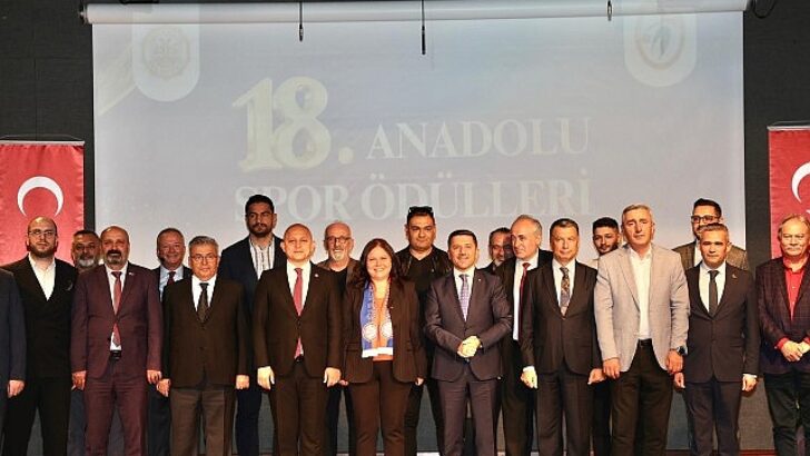 Belediye Liderimiz Rasim Arı, YILIN BELEDİYE BAŞKANI Seçildi