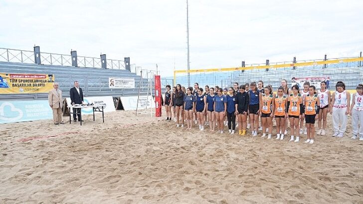Burhaniye’de Klâsik Ören Atatürk Kupası Plaj Voleybolu Turnuvası Başladı
